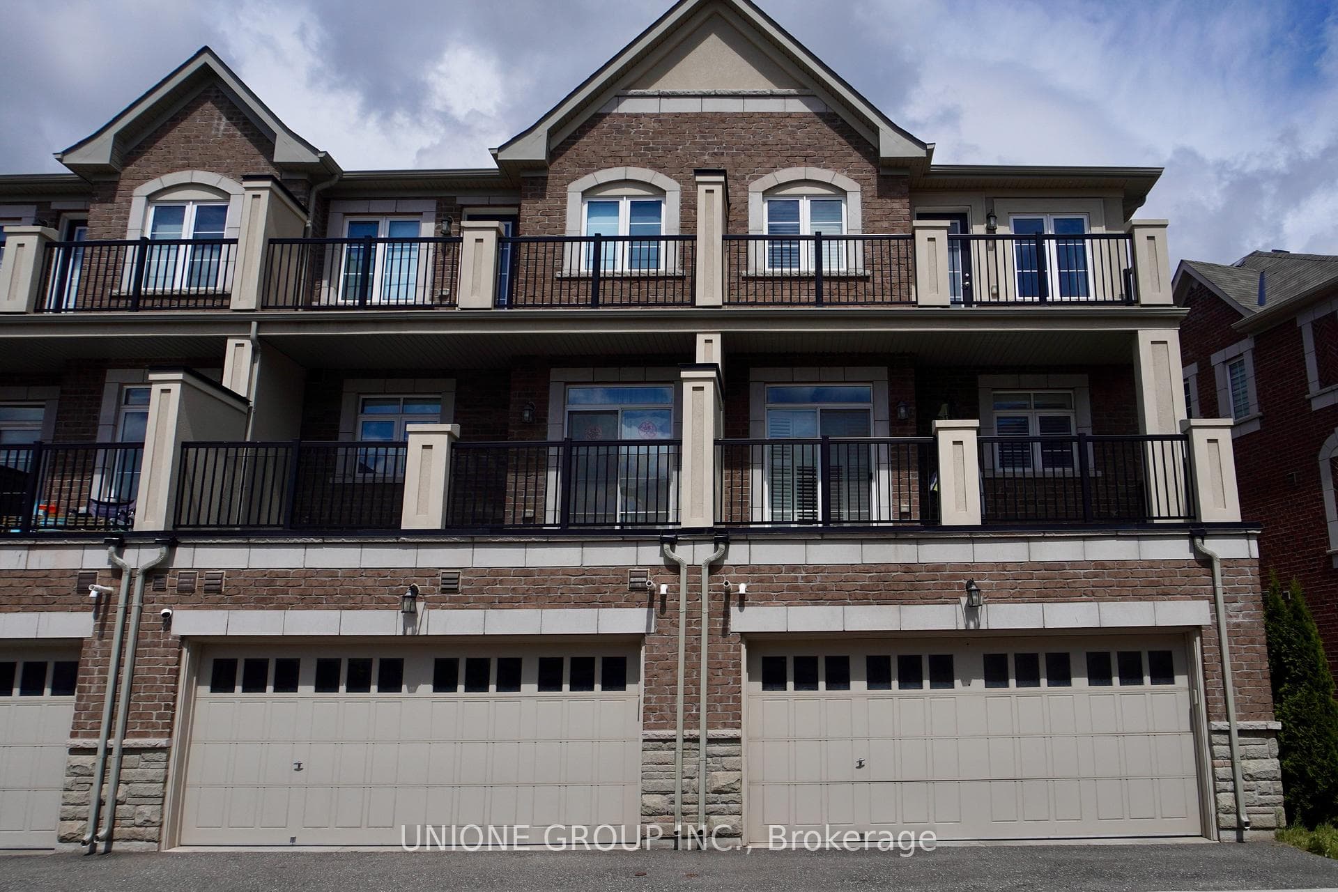 3024 George Savage Avenue - Townhouse photo 3 of 17 in Oakville, Ontario