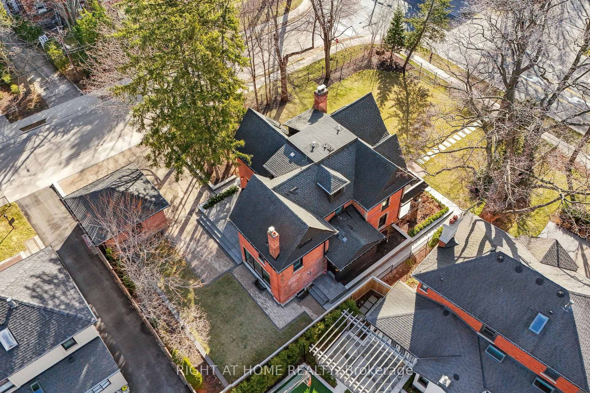 2187 Lakeshore Road - Detached photo 23 of 28 in Burlington, Ontario