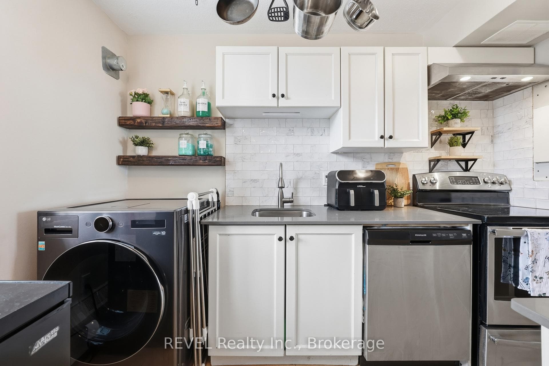 350 Quigley Road Unit 824 - Condo photo 10 of 25 in Hamilton, Ontario