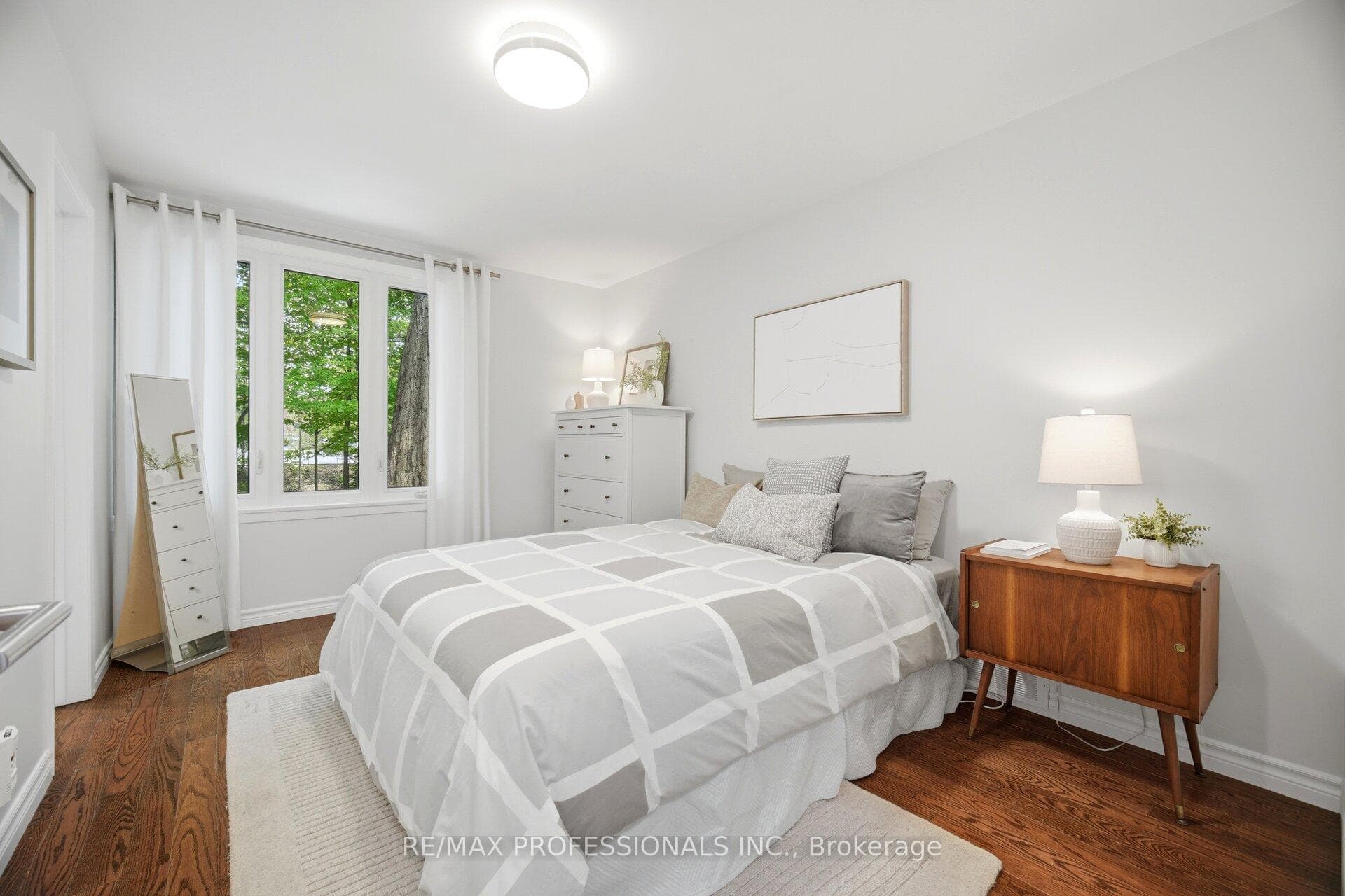 10 Cosway Court - Detached photo 28 of 46 in Etobicoke (Islington / Rexdale), Ontario