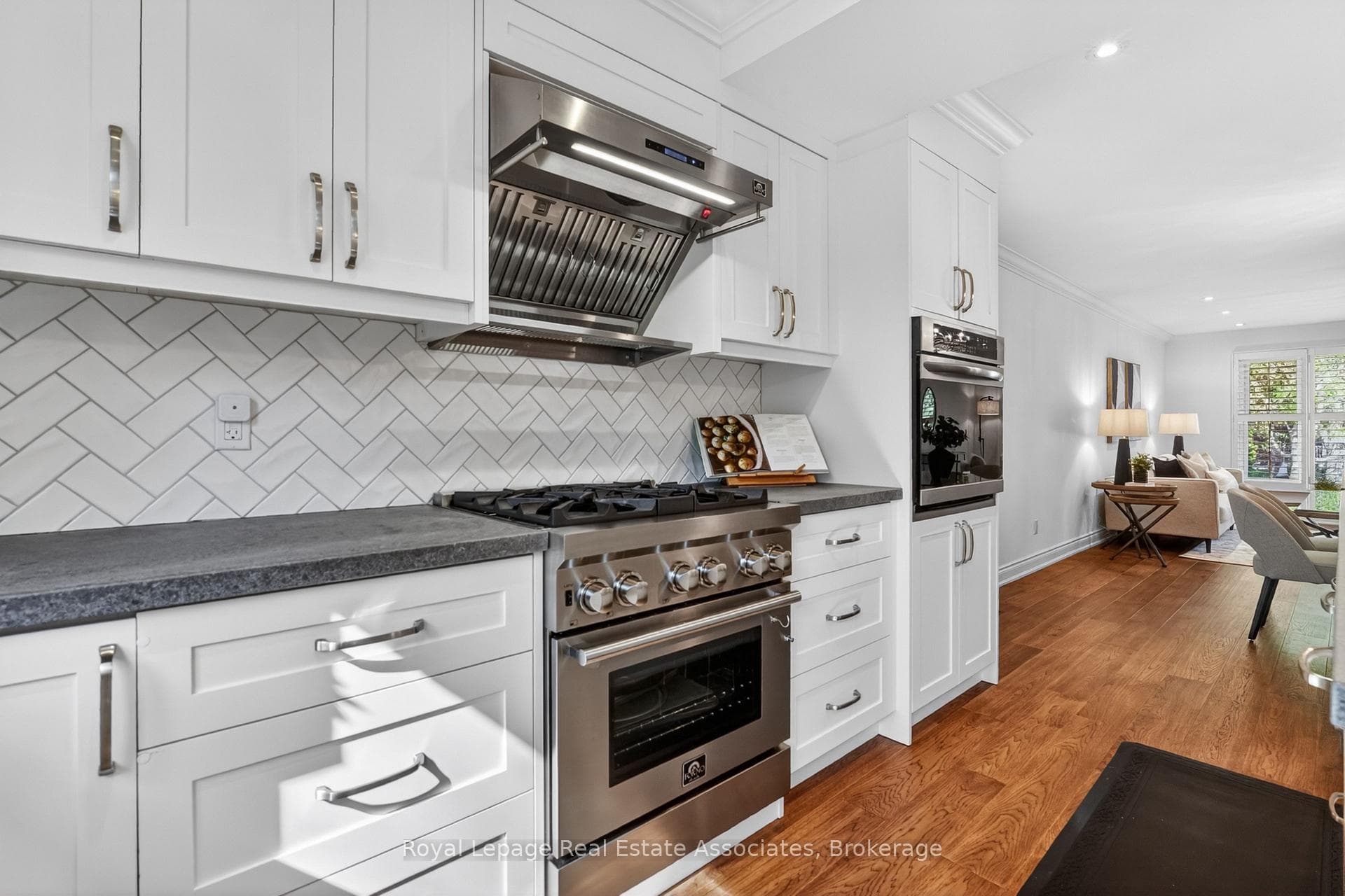 174 Cheverie Street - Detached photo 13 of 49 in Oakville, Ontario