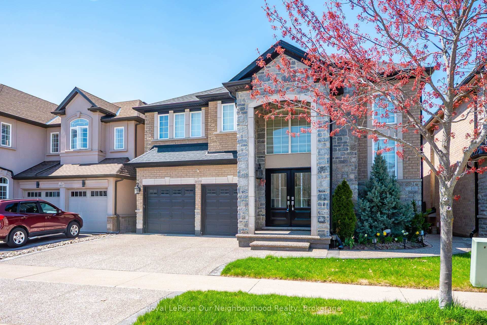 4689 Leanna Heights Road - Detached photo 3 of 39 in Burlington, Ontario
