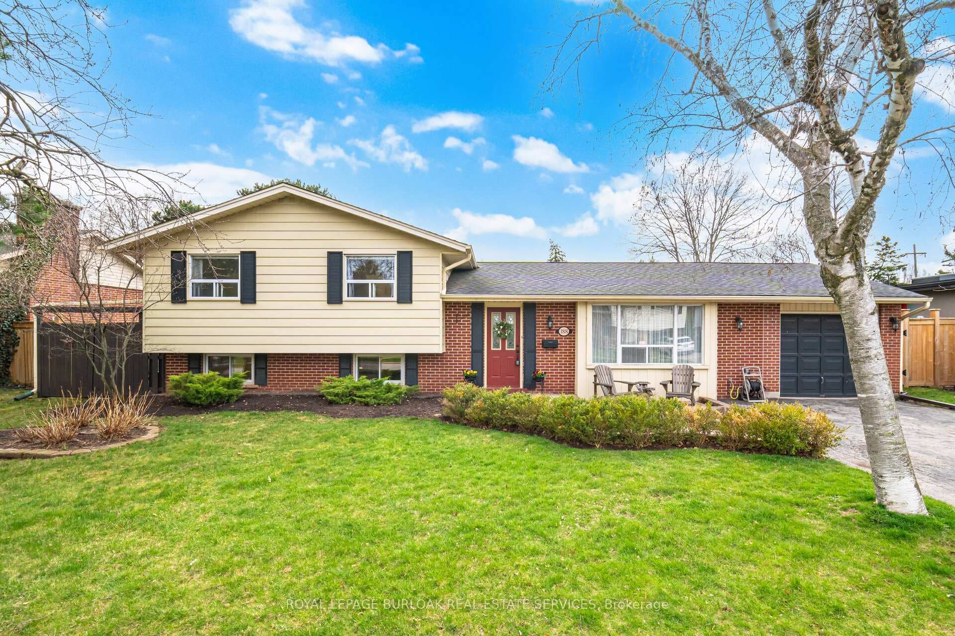 188 White Pines Drive - Detached for sale in Aldershot, Ontario