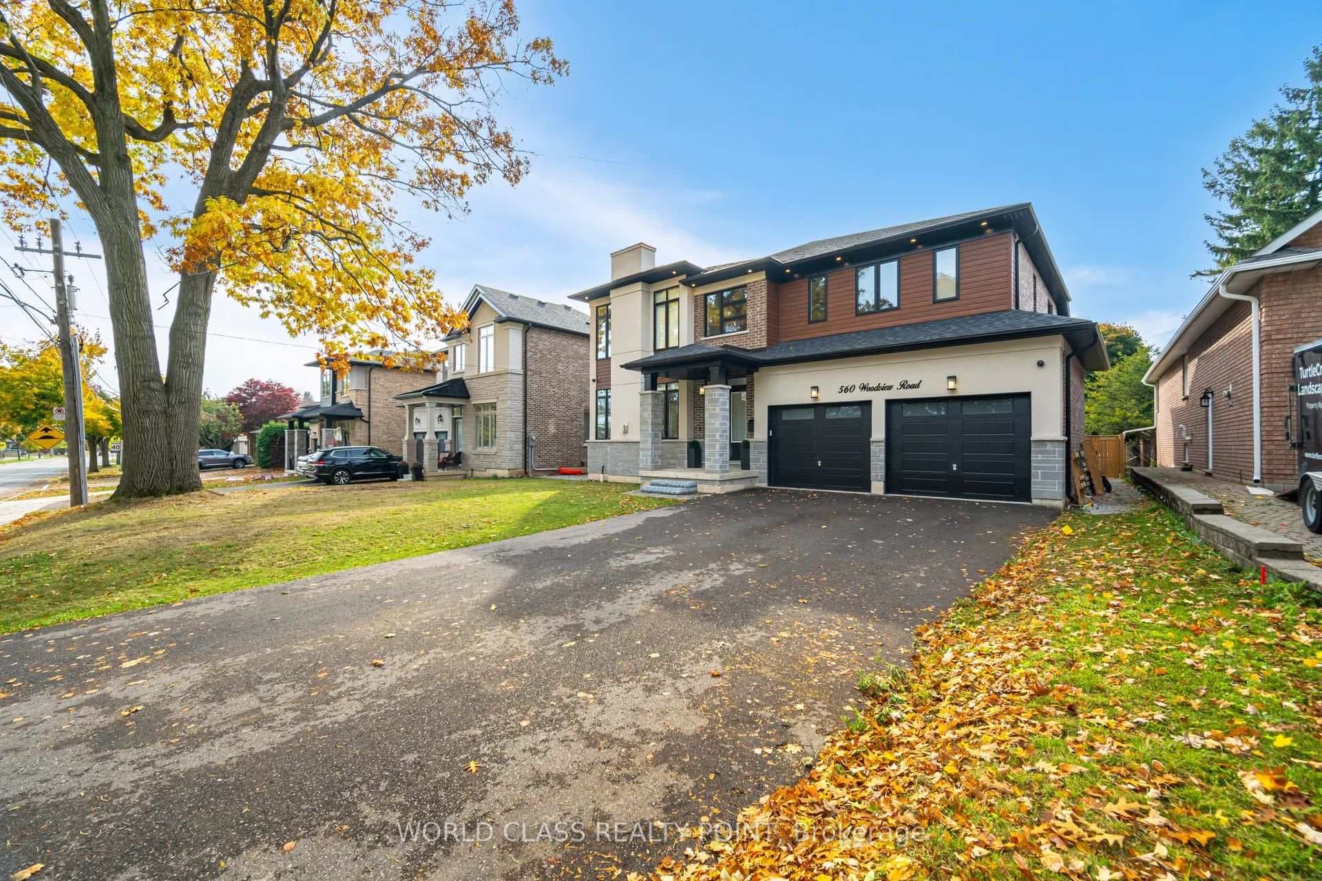 560 Woodview Road - Detached photo 2 of 39 in Burlington, Ontario