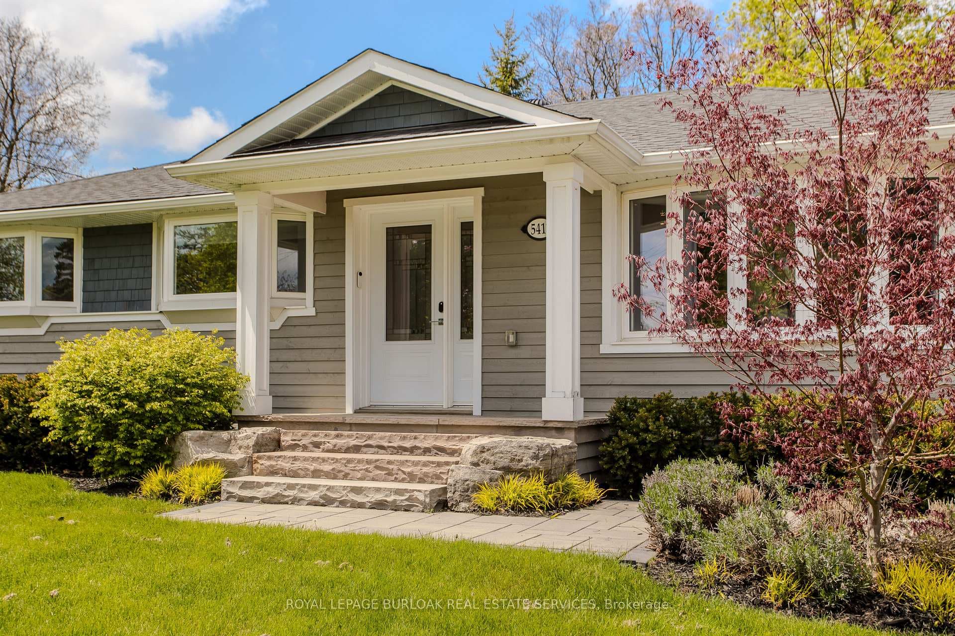 5411 Cornwall Crescent - Detached photo 4 of 34 in Burlington, Ontario