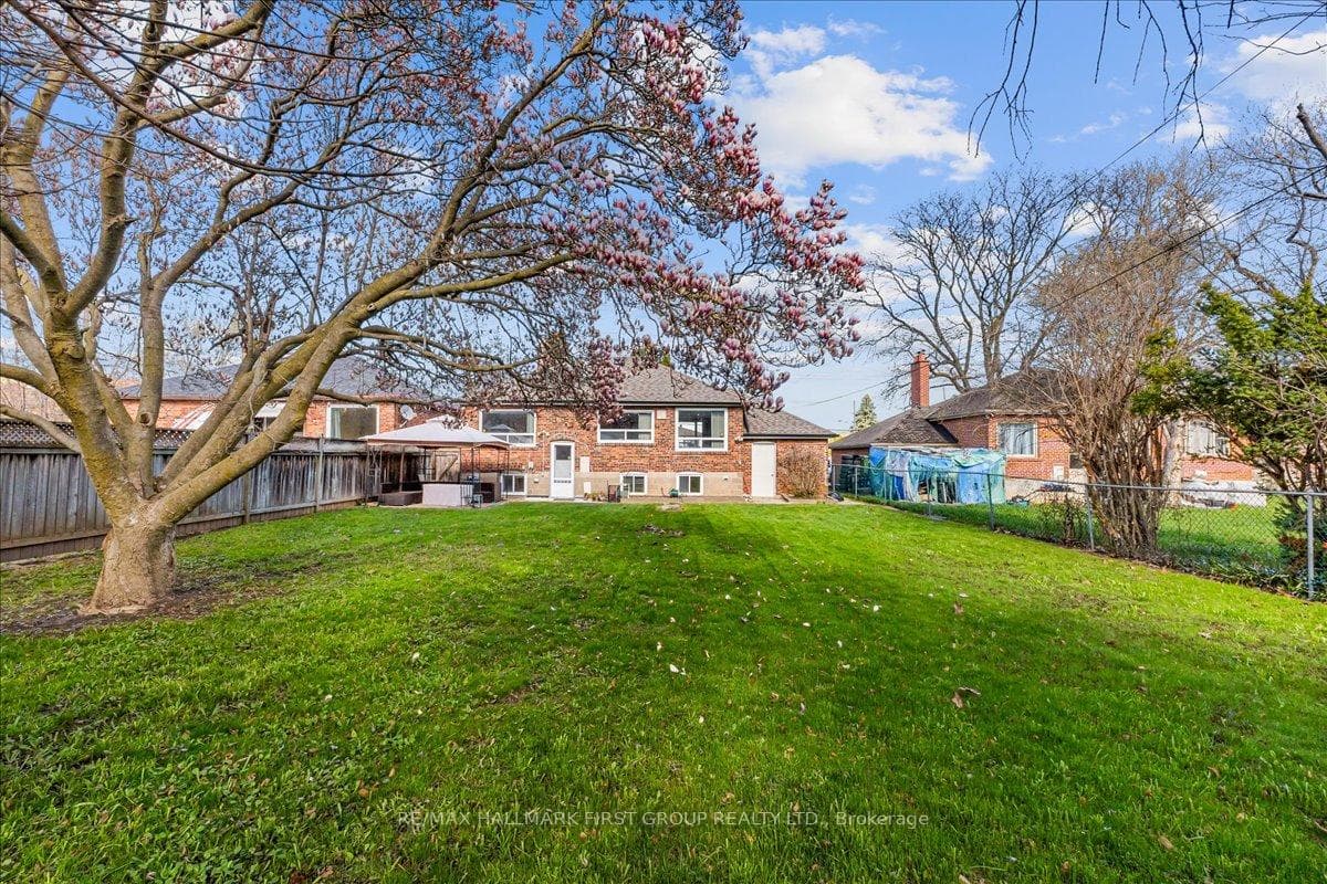 2690 Islington Avenue - Detached photo 42 of 45 in Etobicoke (West Mall / Rexdale), Ontario