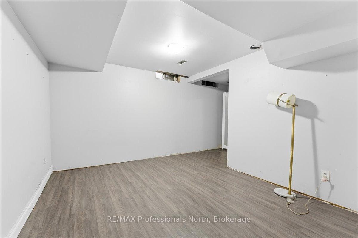 98 Roxton Road - Semi-Detached photo 21 of 28 in Oakville, Ontario