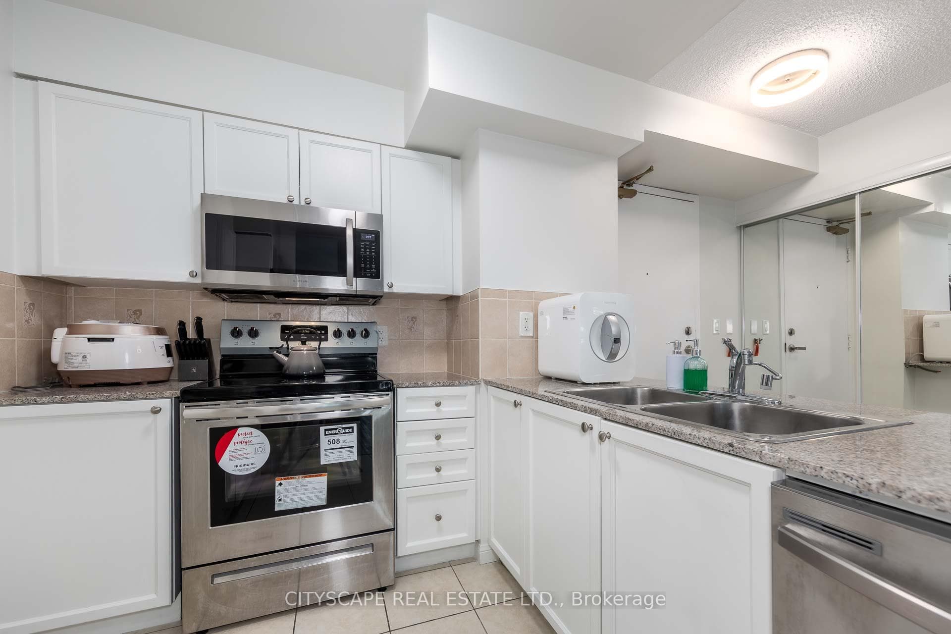 5940 Yonge Street Unit 609 - Condo photo 10 of 20 in Thornhill / Willowdale, Ontario