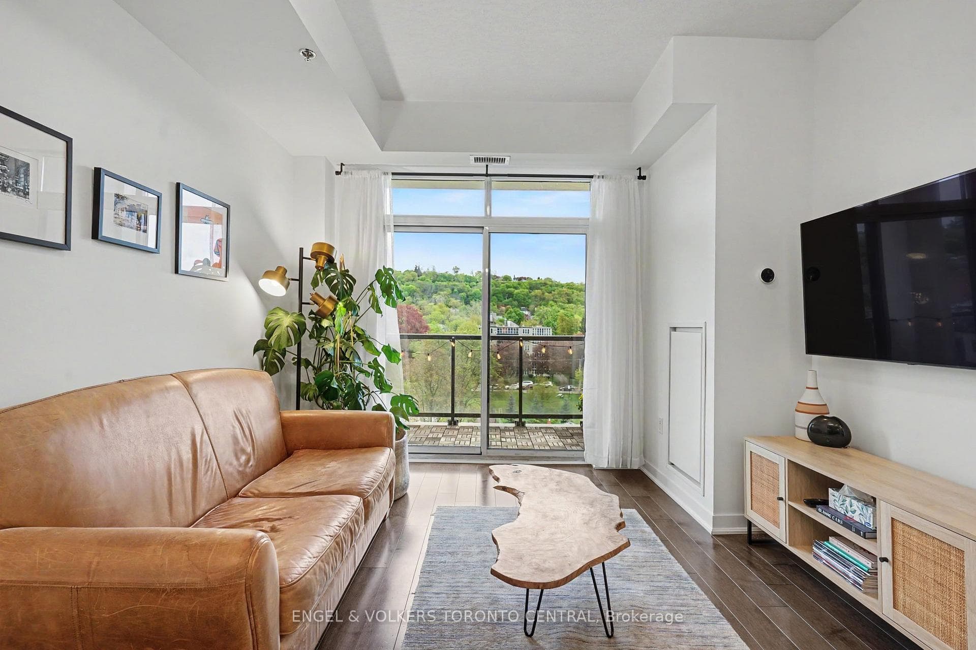 90 Charlton Avenue Unit 706 - Condo photo 3 of 20 in Hamilton, Ontario