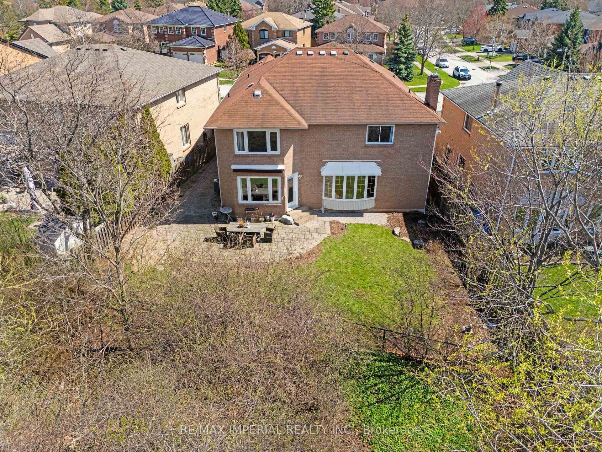 2044 Schoolmaster Circle - Detached photo 43 of 45 in Oakville, Ontario