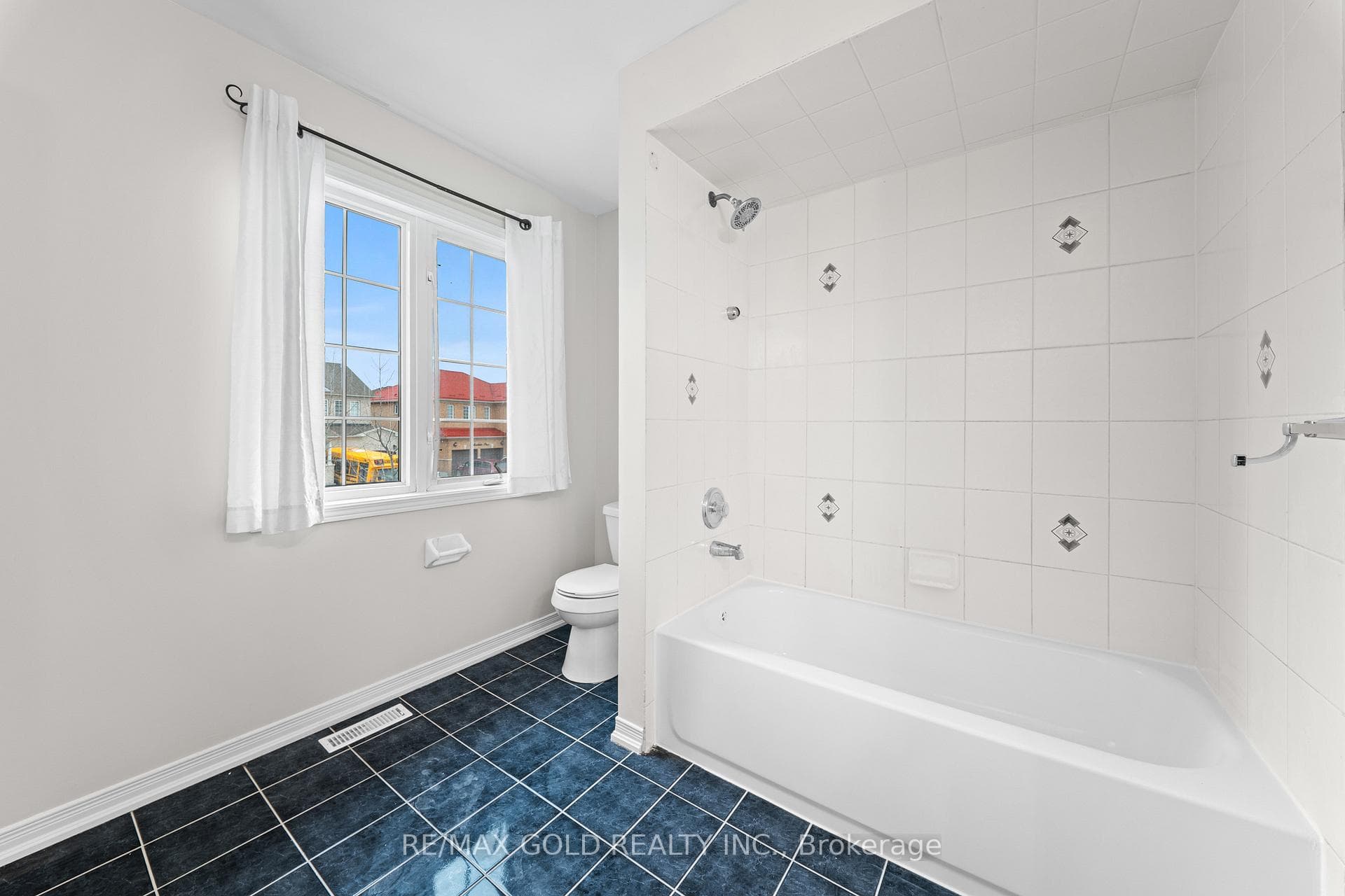 15 Revelstoke Place - Semi-Detached photo 35 of 49 in Brampton, Ontario