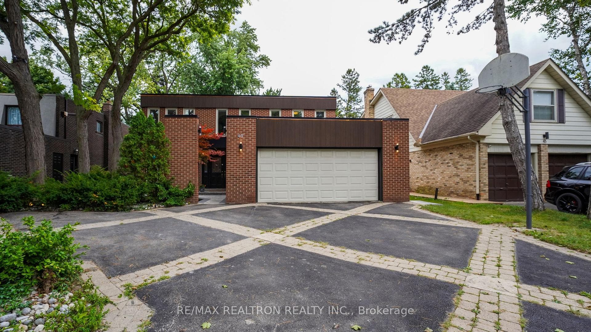 47 Robinter Drive - Detached photo 1 of 48 in Willowdale / Newtonbrook, Ontario