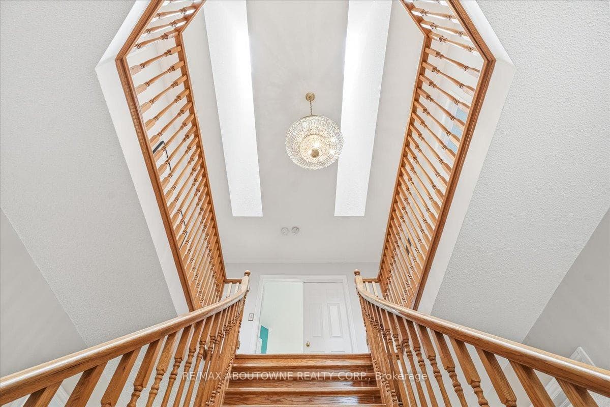 2055 Blacksmith Lane - Detached photo 9 of 49 in Oakville, Ontario