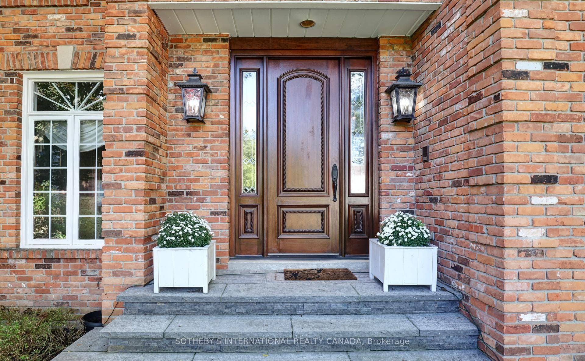 1379 Meadow Green Court - Detached photo 4 of 50 in Mississauga, Ontario