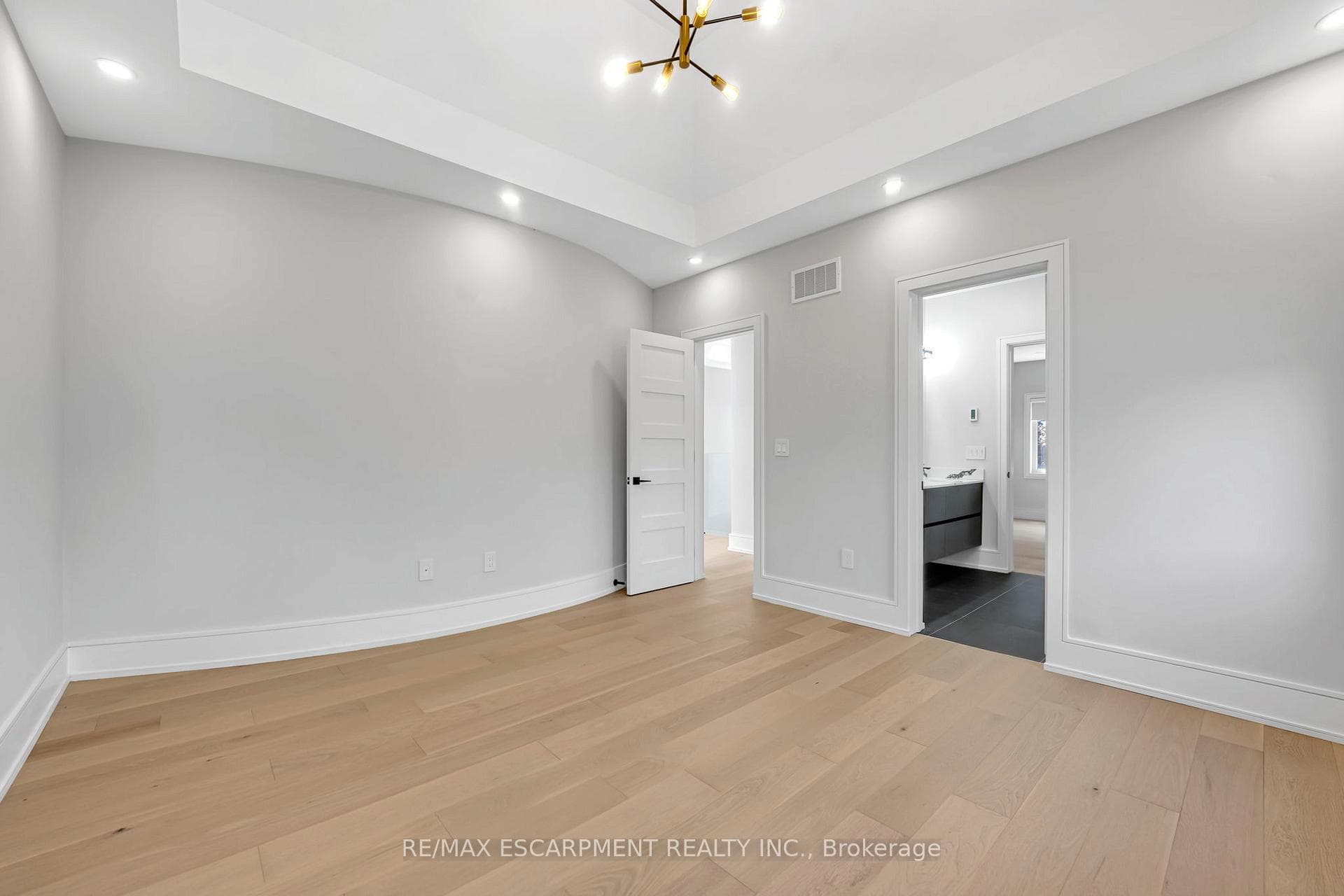 221 Morden Road - Detached photo 37 of 49 in Oakville, Ontario