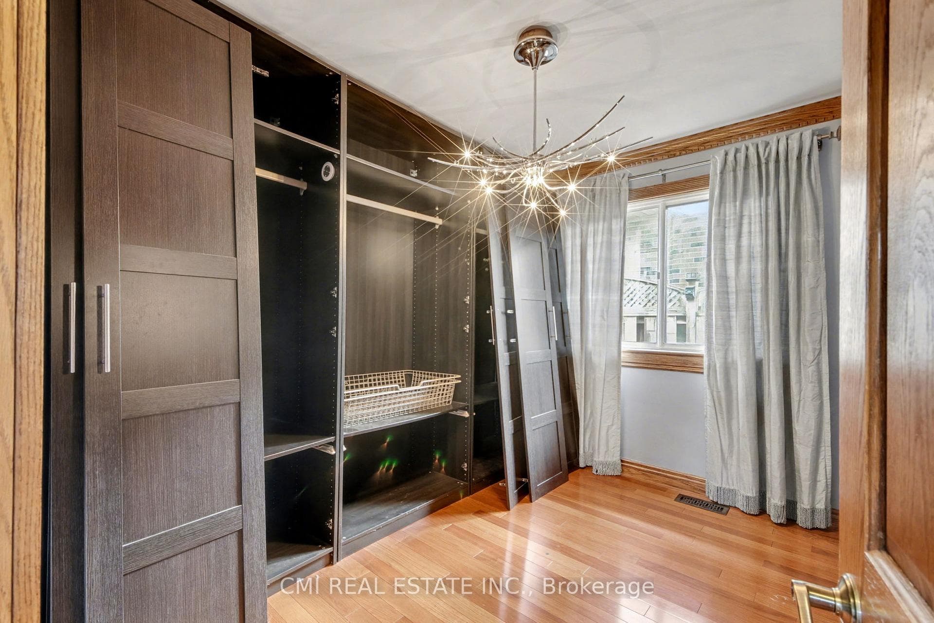 460 Martin Grove Road - Detached photo 13 of 38 in Etobicoke (Islington / Rexdale), Ontario