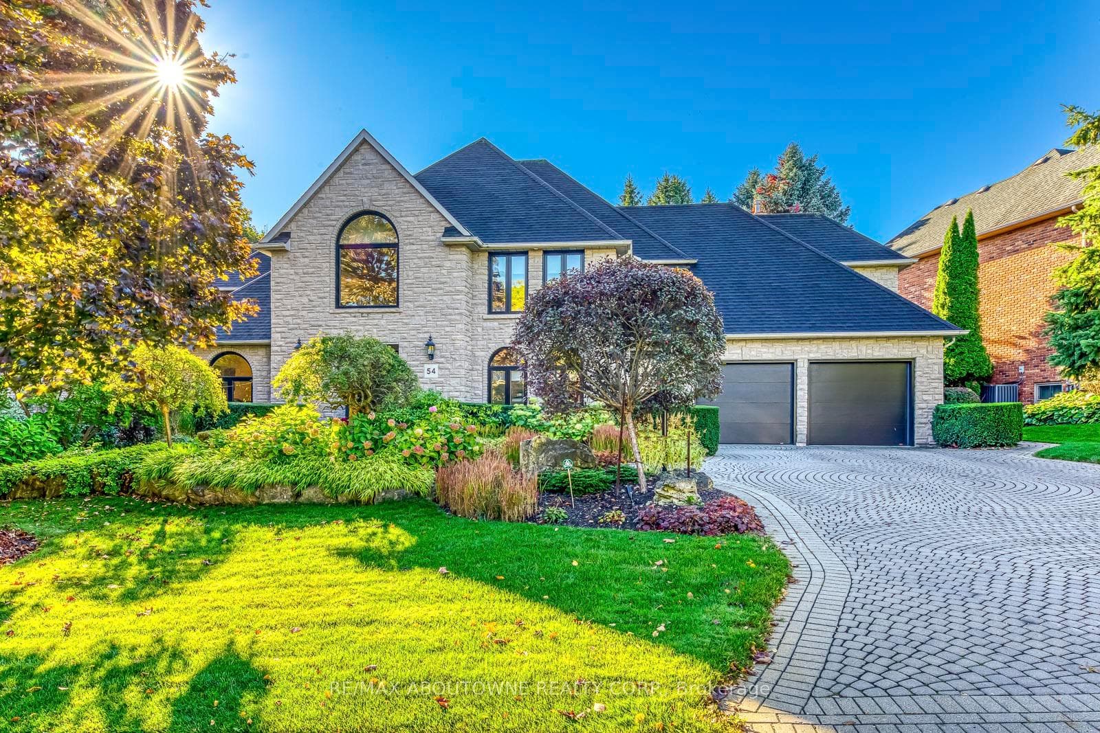 54 Deerview Avenue - Detached photo 2 of 50 in Hamilton, Ontario