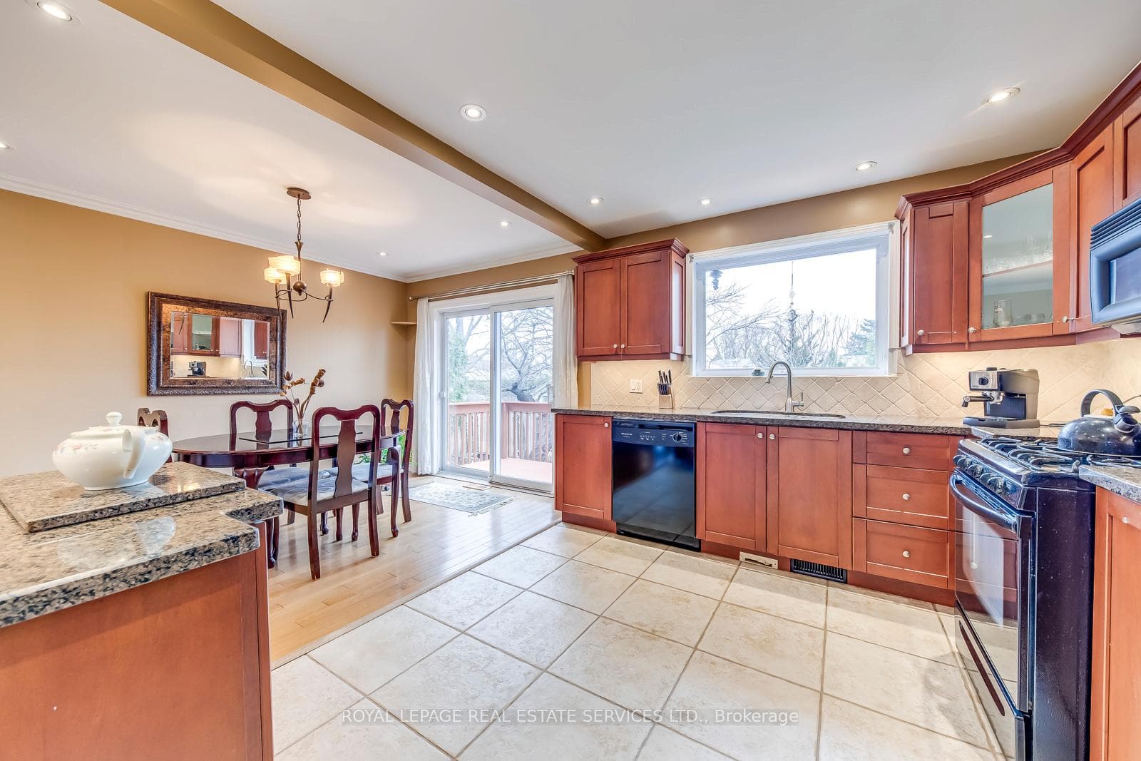 1607 Ewald Road - Detached photo 8 of 37 in Mississauga, Ontario