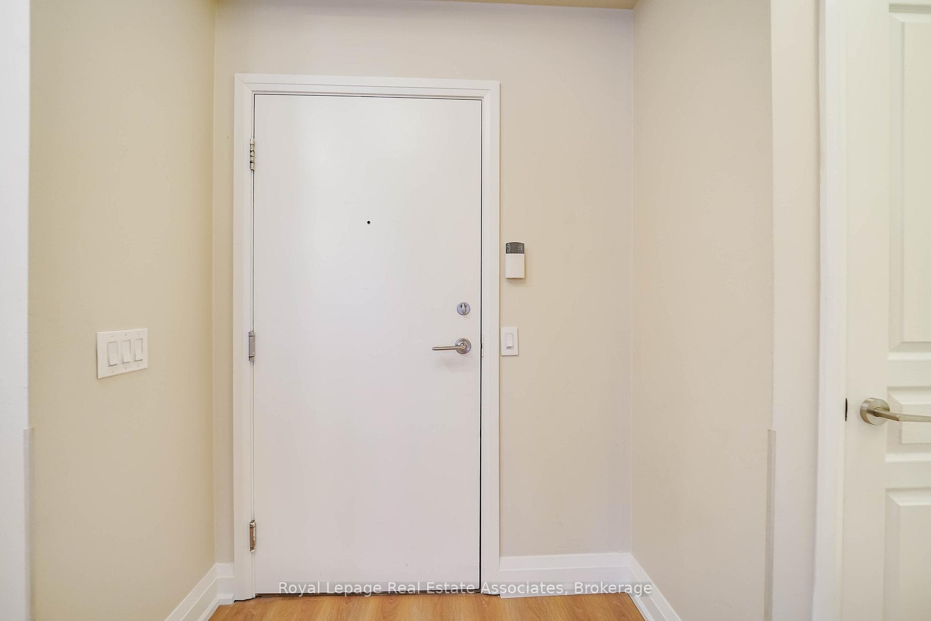1 Hurontario Street Unit 308 - Condo photo 2 of 35 in Mississauga, Ontario