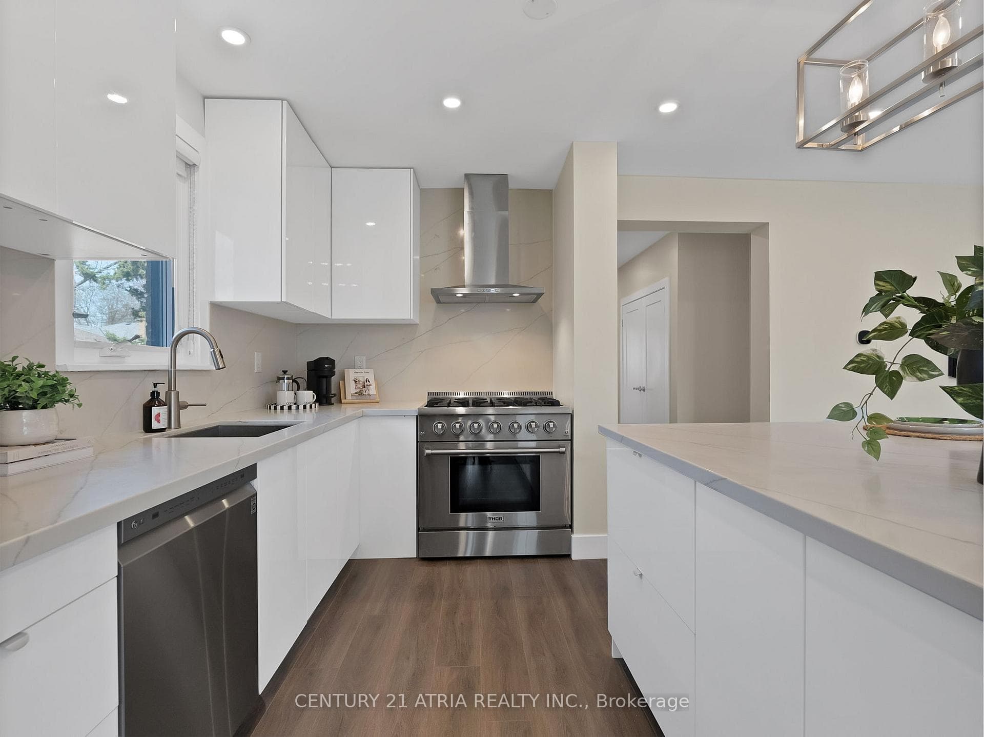 10 Dunrobin Drive - Detached photo 9 of 40 in Etobicoke (Islington / Rexdale), Ontario