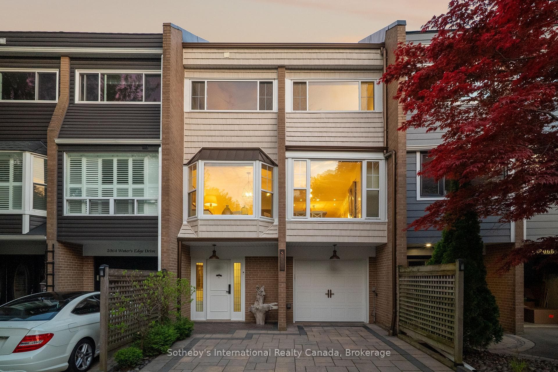 2066 Water's Edge Drive - Townhouse photo 2 of 48 in Oakville, Ontario