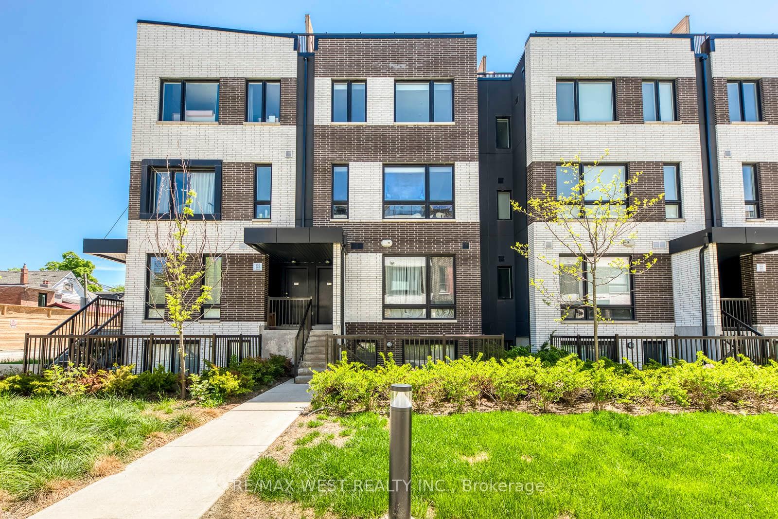 30 Ed Clark Gardens Boulevard Unit 14 - home for sale in Keelesdale / Eglinton West, Ontario