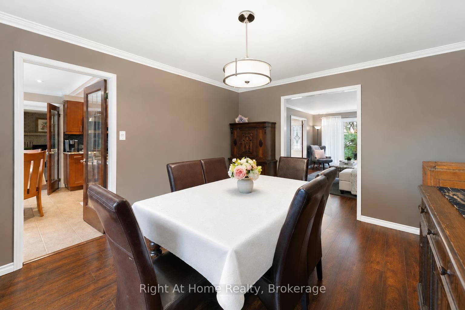 437 Shoreacres Road - Detached photo 12 of 50 in Burlington, Ontario