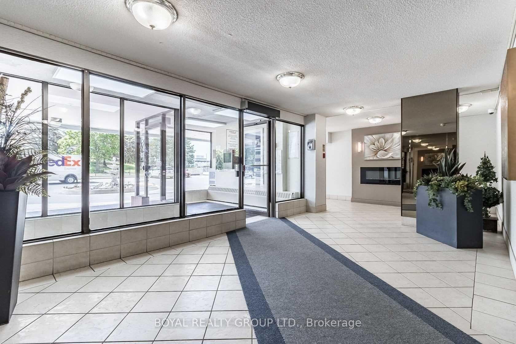 18 Knightsbridge Road Unit 303 - Condo photo 4 of 32 in Brampton, Ontario