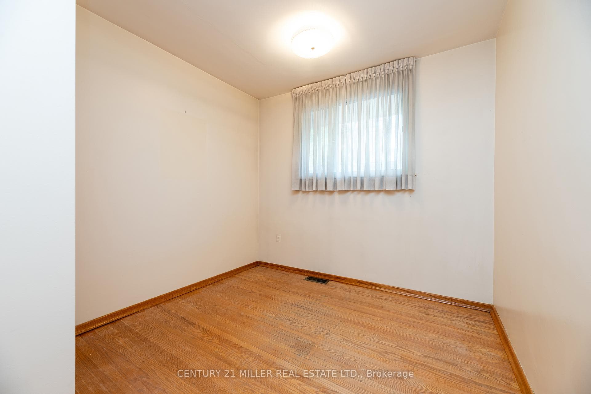 2048 Elmhurst Avenue - Detached photo 17 of 21 in Oakville, Ontario