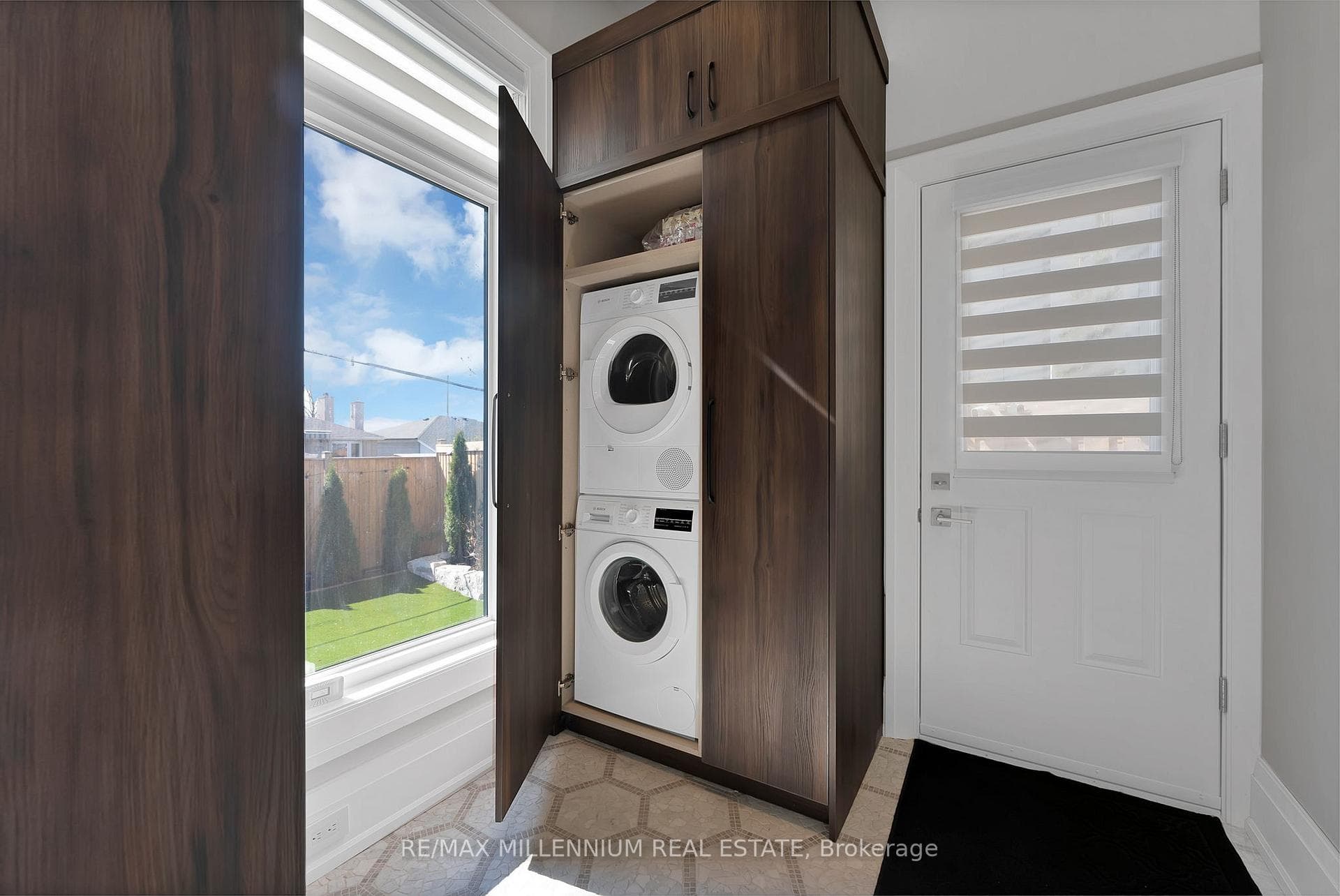 162 Oliver Place - Detached photo 21 of 50 in Oakville, Ontario