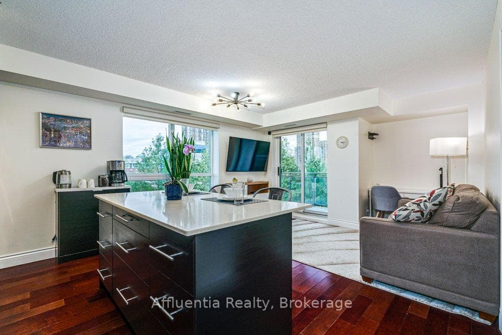 120 Dallimore Circle Unit 408 - Condo photo 8 of 38 in Don Mills / Parkwoods / Victoria Village, Ontario