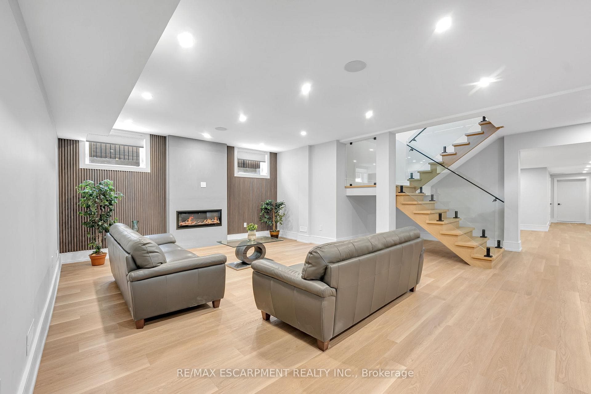 221 Morden Road - Detached photo 41 of 49 in Oakville, Ontario