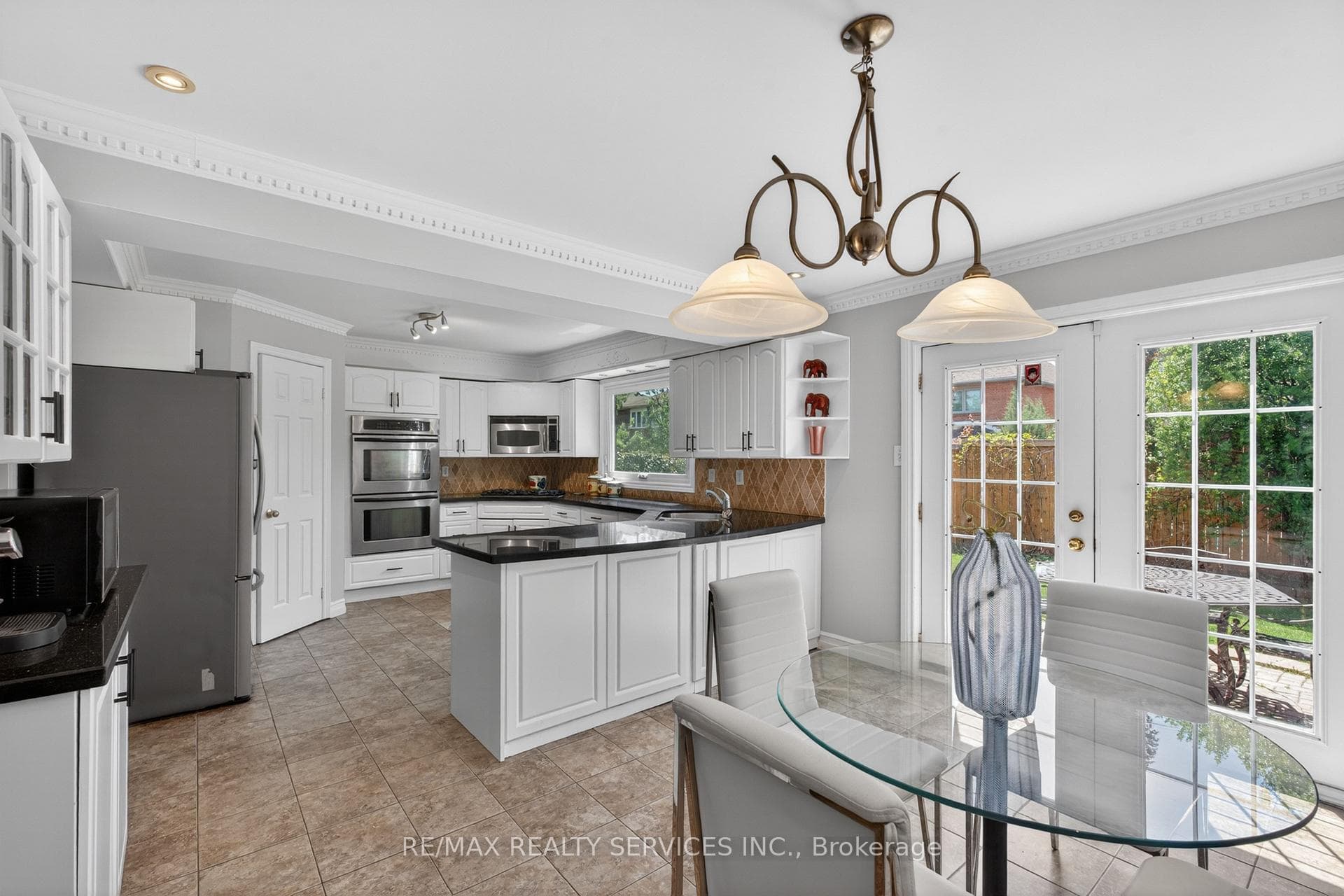2069 Schoolmaster Circle - Detached photo 22 of 49 in Oakville, Ontario