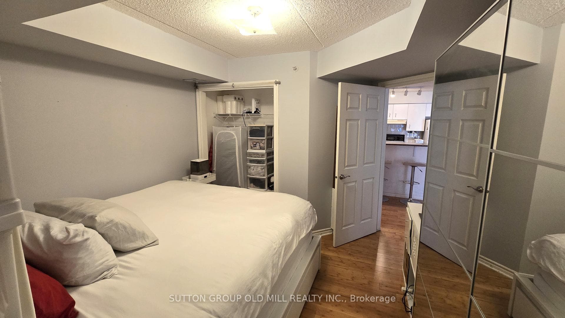 1470 Bishops Gate Unit 208 - Condo photo 14 of 32 in Oakville, Ontario