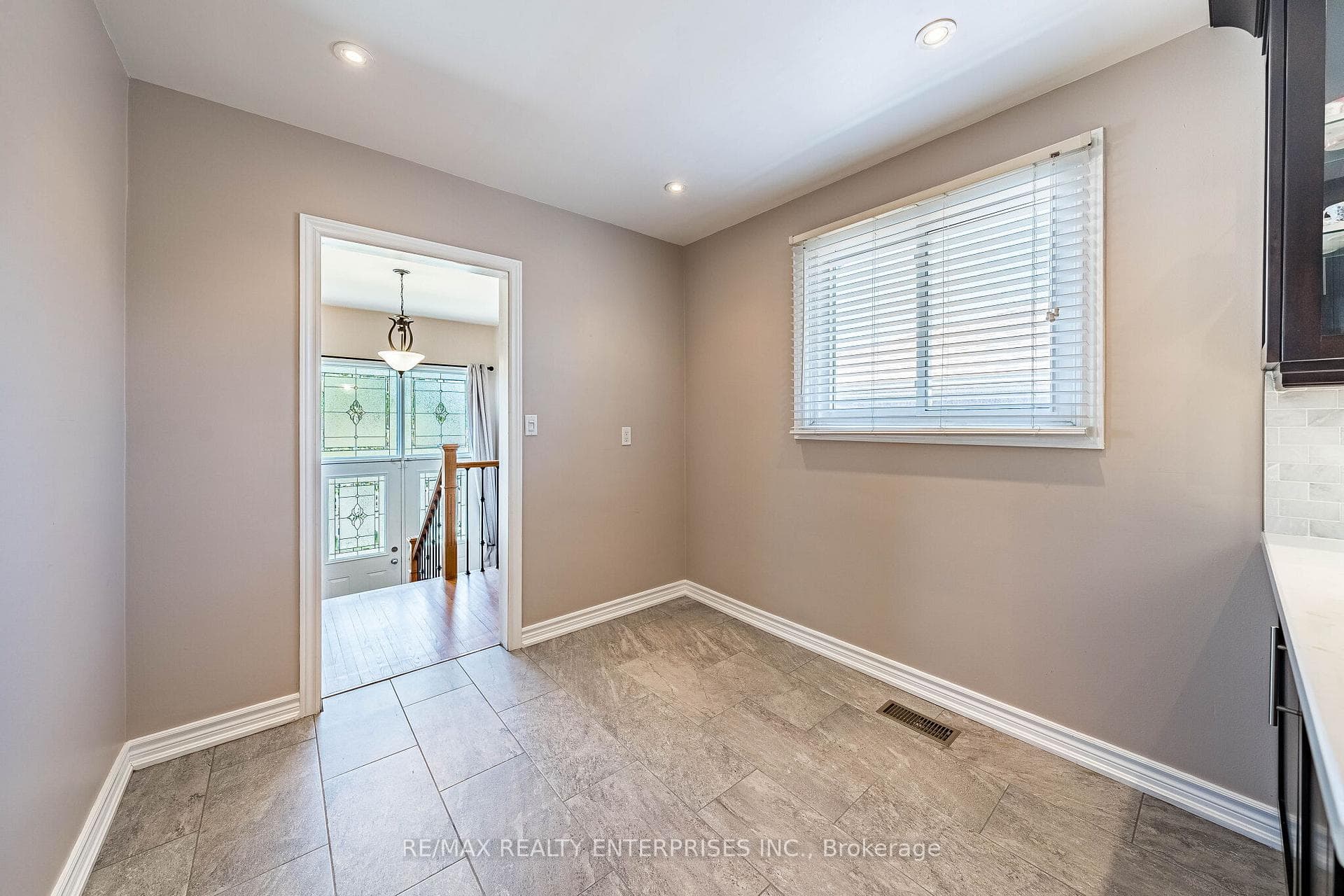 3669 Molly Avenue - Semi-Detached photo 9 of 42 in Mississauga, Ontario