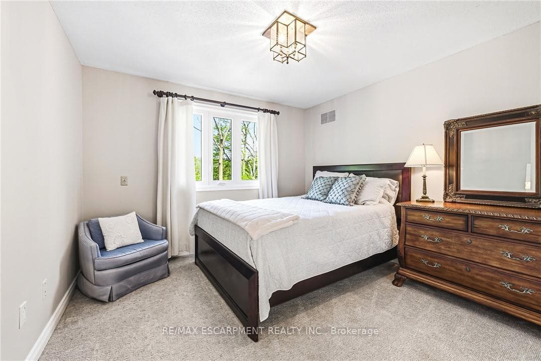 33 Golfview Crescent - Detached photo 24 of 50 in Hamilton, Ontario