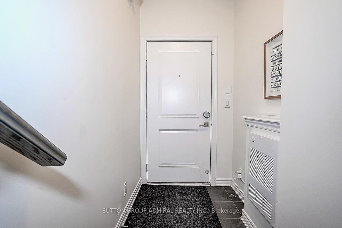 85 Eastwood Park Gardens Unit 18 - Condo photo 4 of 33 in Liberty Village / Parkdale / South Parkdale, Ontario