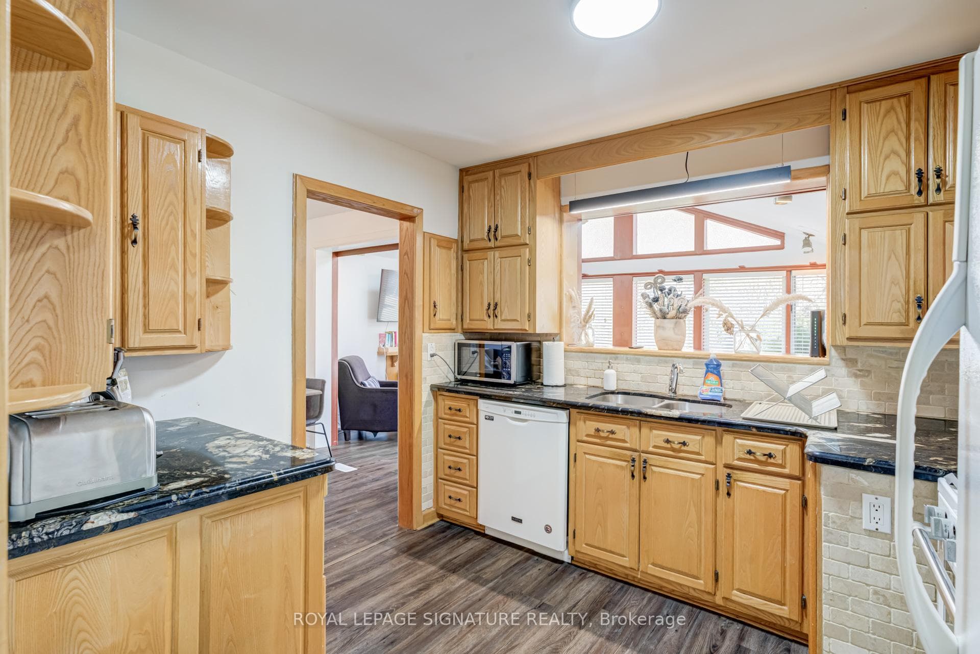 411 Maplehurst Avenue - Detached photo 11 of 31 in Oakville, Ontario