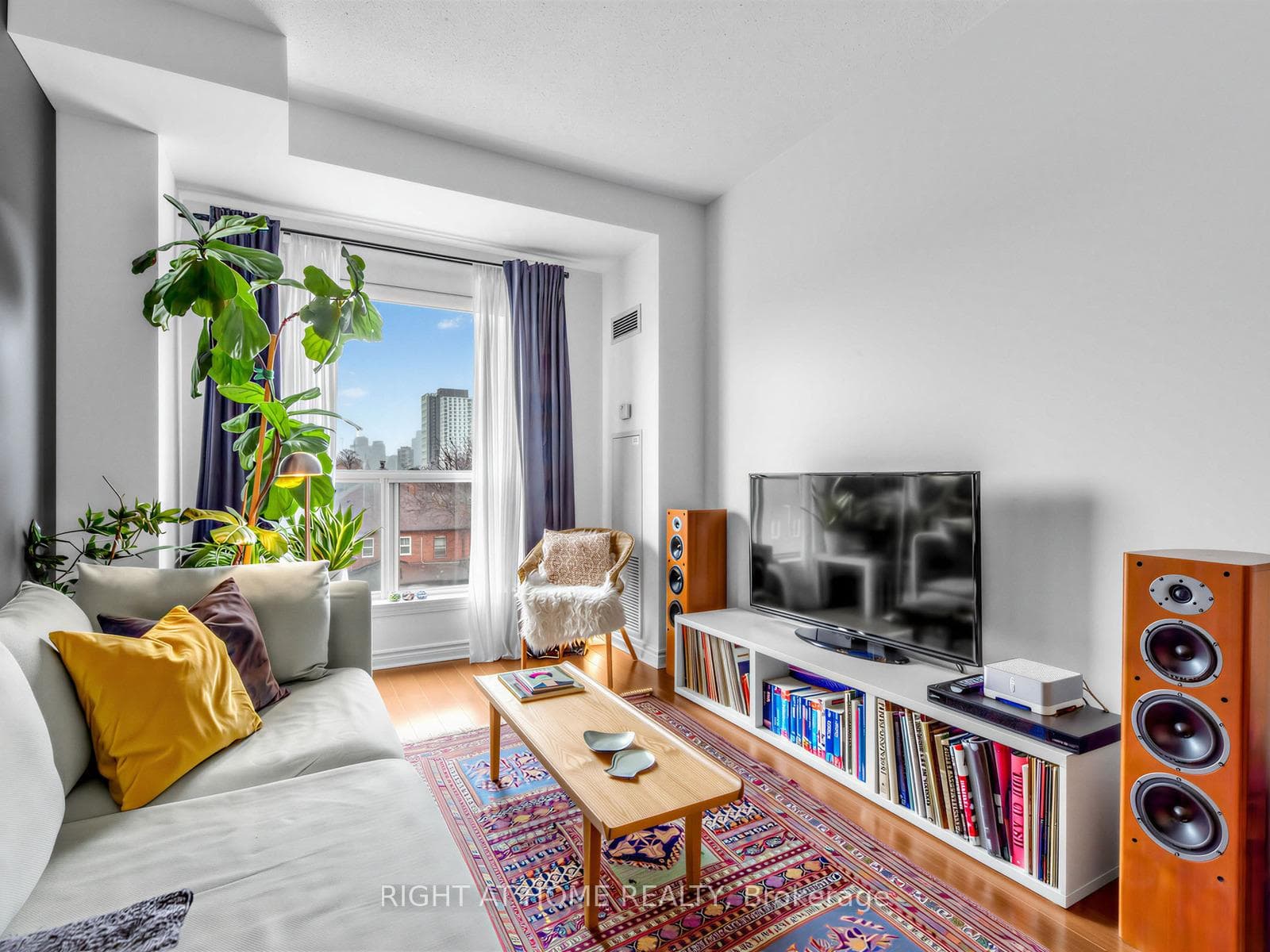 11 Christie Street Unit 406 - Condo photo 8 of 32 in Annex / Yorkville / Summerhill, Ontario
