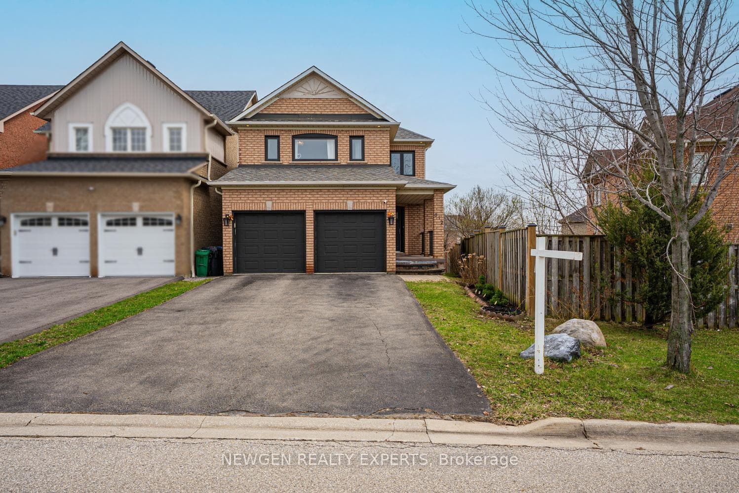 812 Knotty Pine Grove, Mississauga — home with in-law suite
