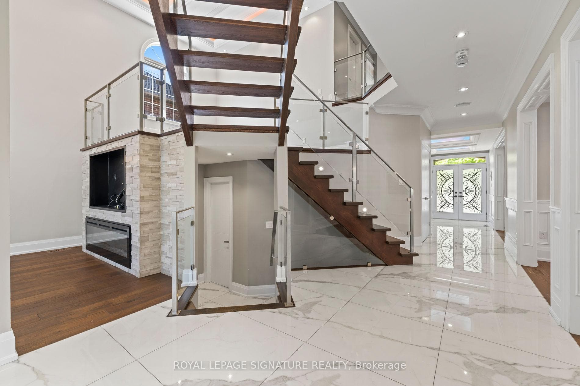 2480 Upper Valley Crescent - Detached photo 9 of 50 in Oakville, Ontario