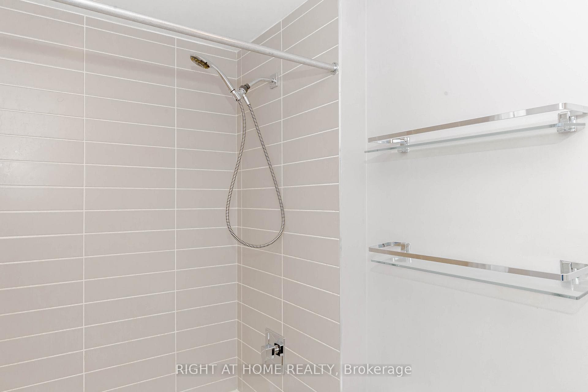 2093 Fairview Street Unit 709 - Condo photo 26 of 45 in Burlington, Ontario