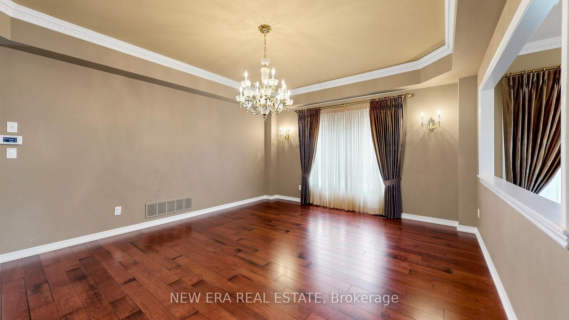 1206 Lindenrock Drive - Detached photo 6 of 50 in Oakville, Ontario
