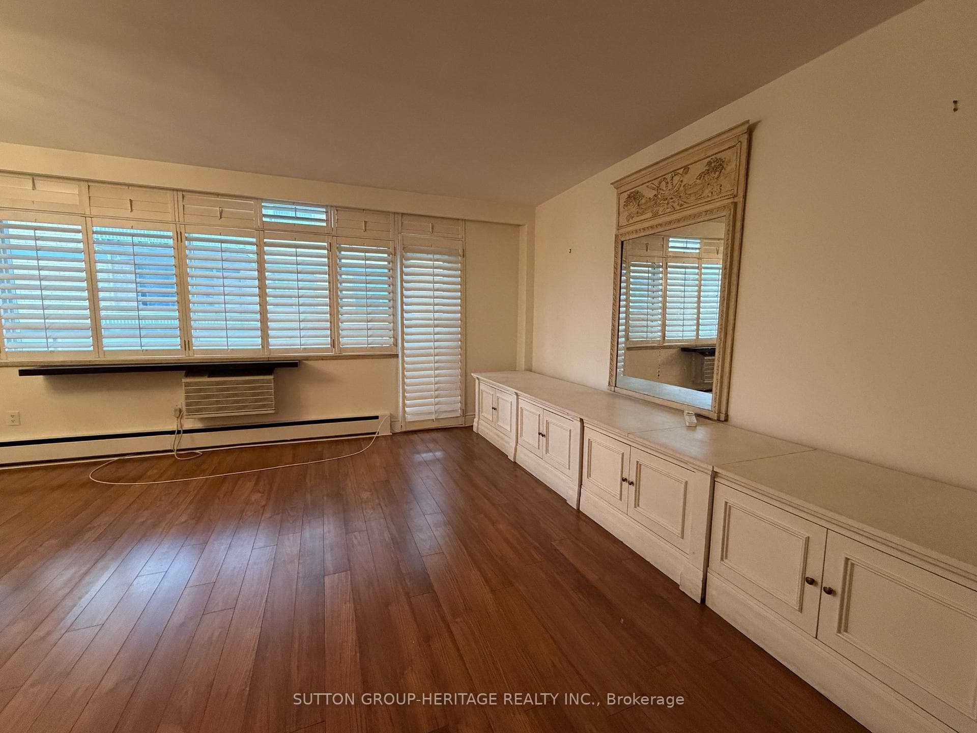 581 Avenue Road Unit 704 - Condo photo 4 of 15 in Annex / Yorkville / Summerhill, Ontario