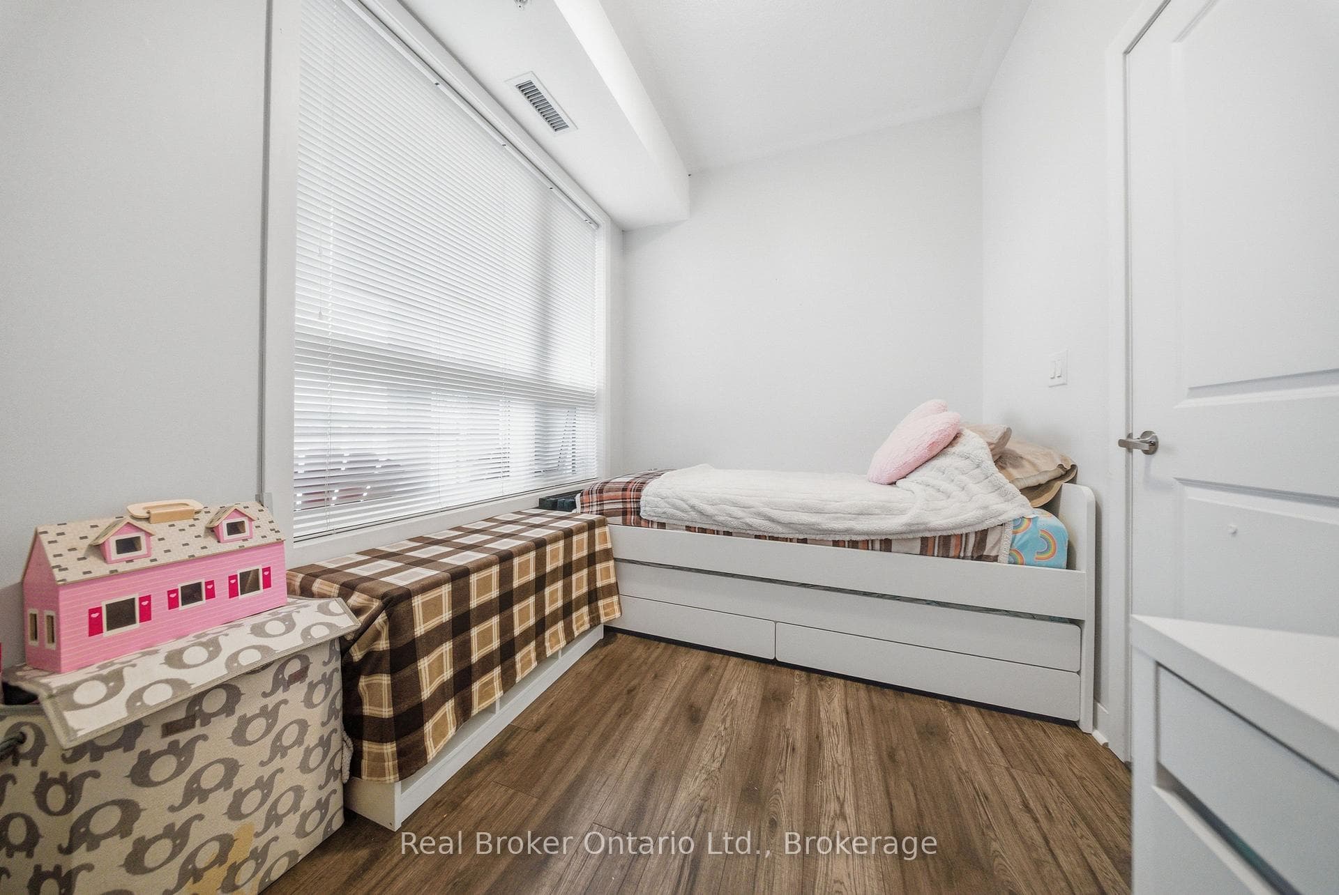 5010 Corporate Drive Unit 109 - Condo photo 30 of 38 in Burlington, Ontario