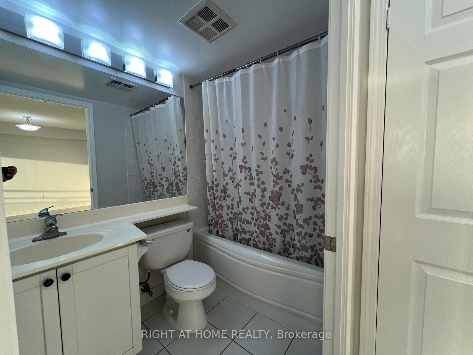 55 Strathaven Drive Unit 1808 - Condo photo 16 of 34 in Mississauga, Ontario