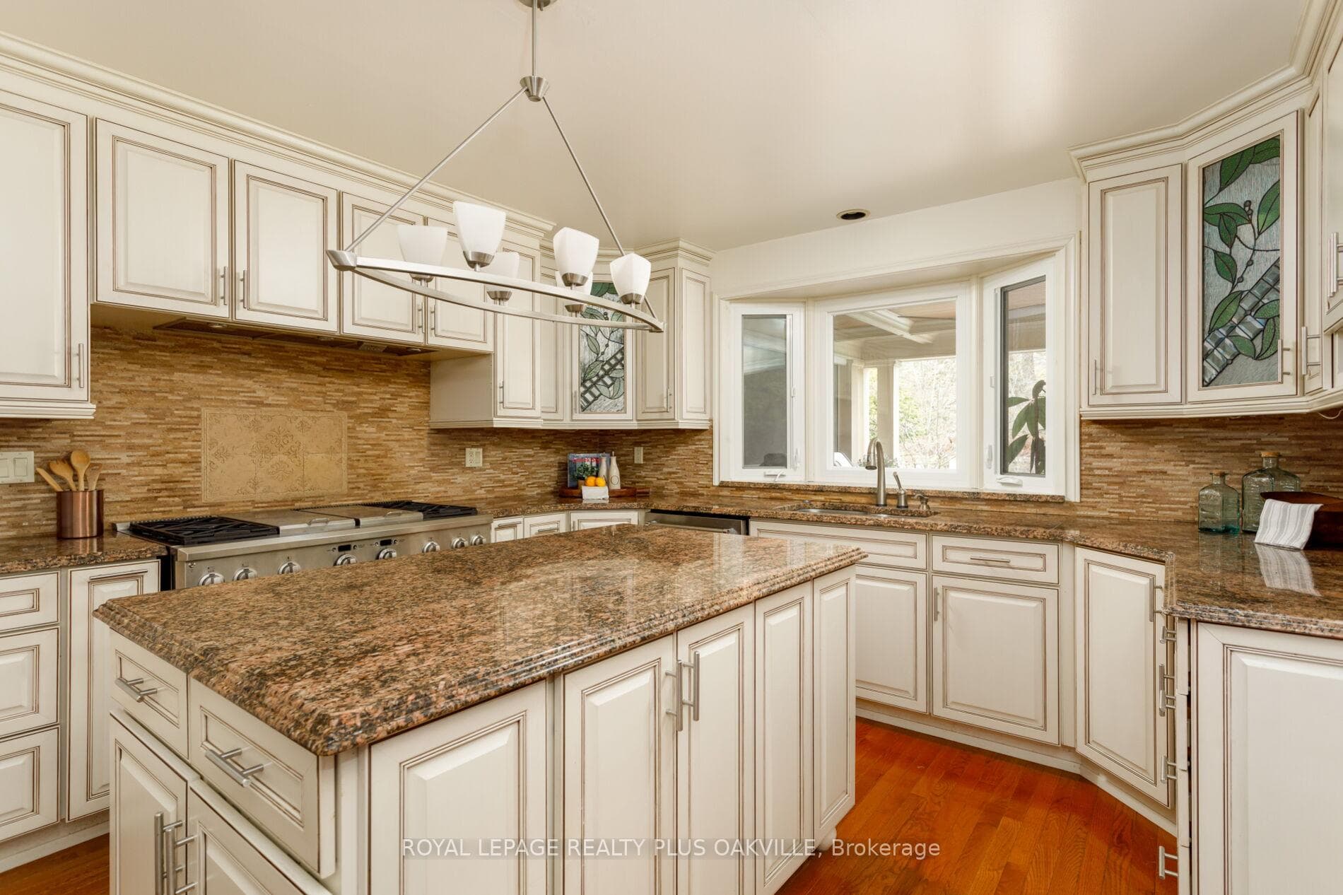 295 Shoreacres Road - Detached photo 12 of 49 in Burlington, Ontario