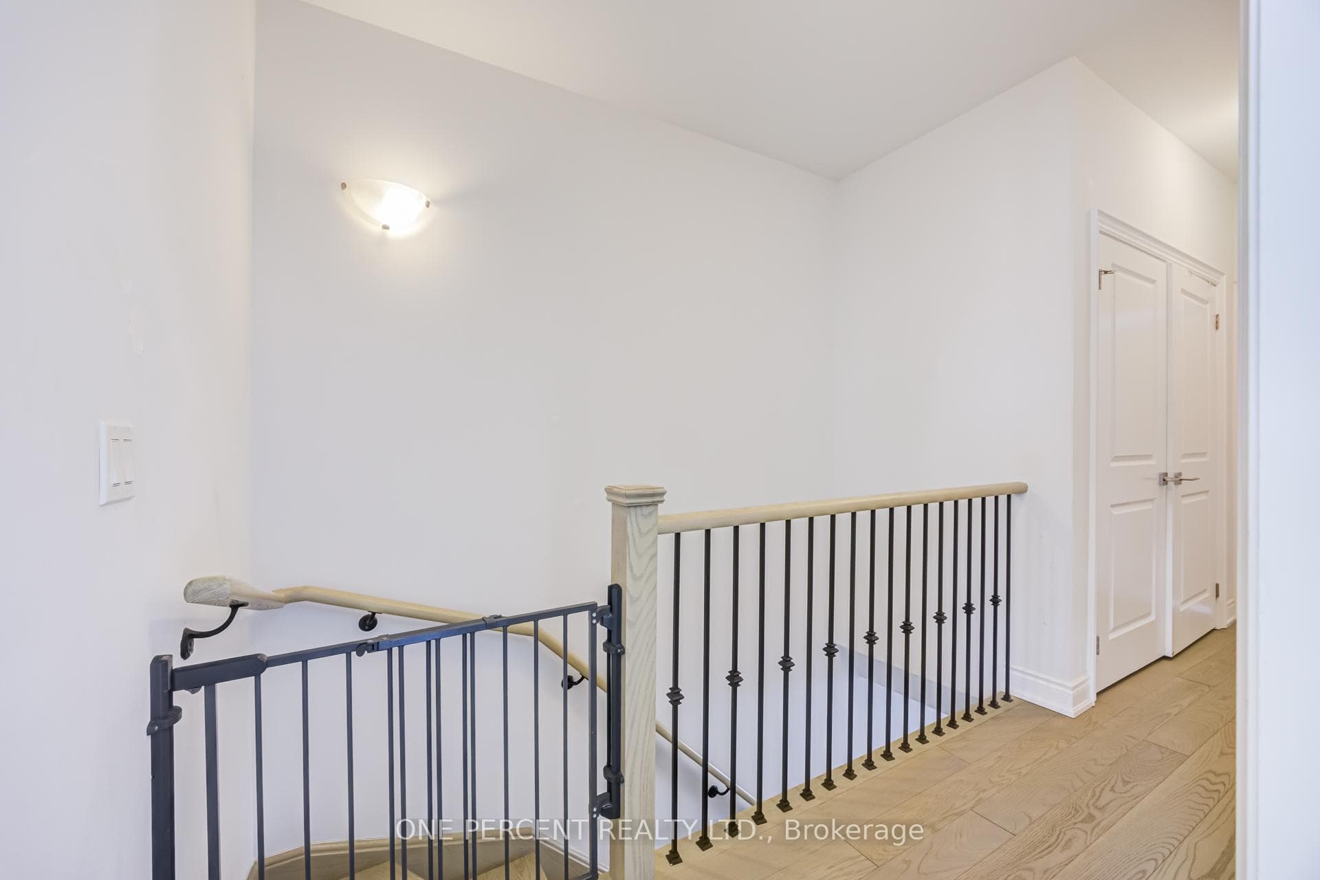 656 Tupelo Court - Townhouse photo 11 of 45 in Mississauga, Ontario