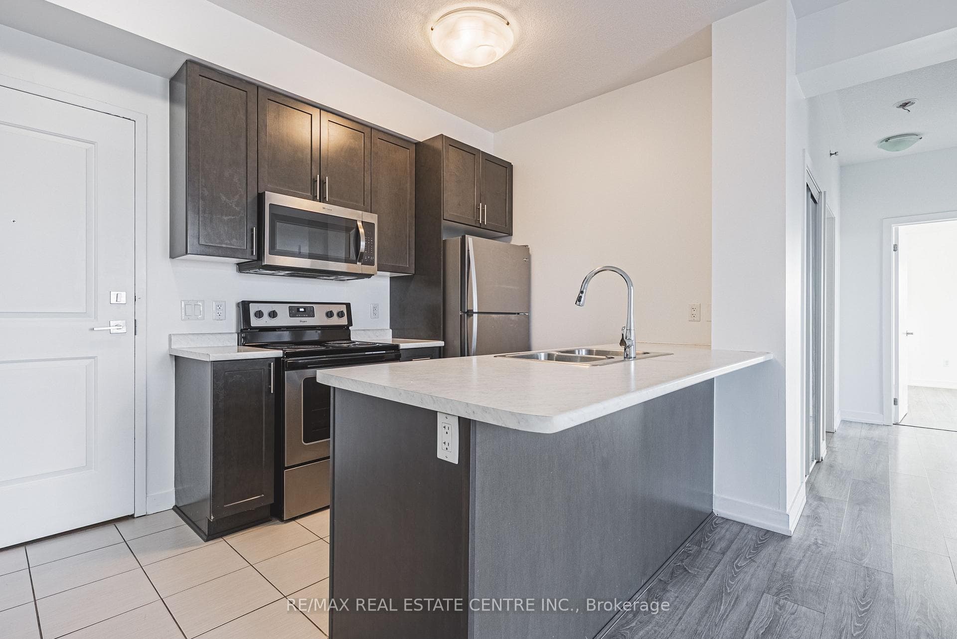 2486 Old Bronte Road Unit 706 - Condo photo 11 of 38 in Oakville, Ontario