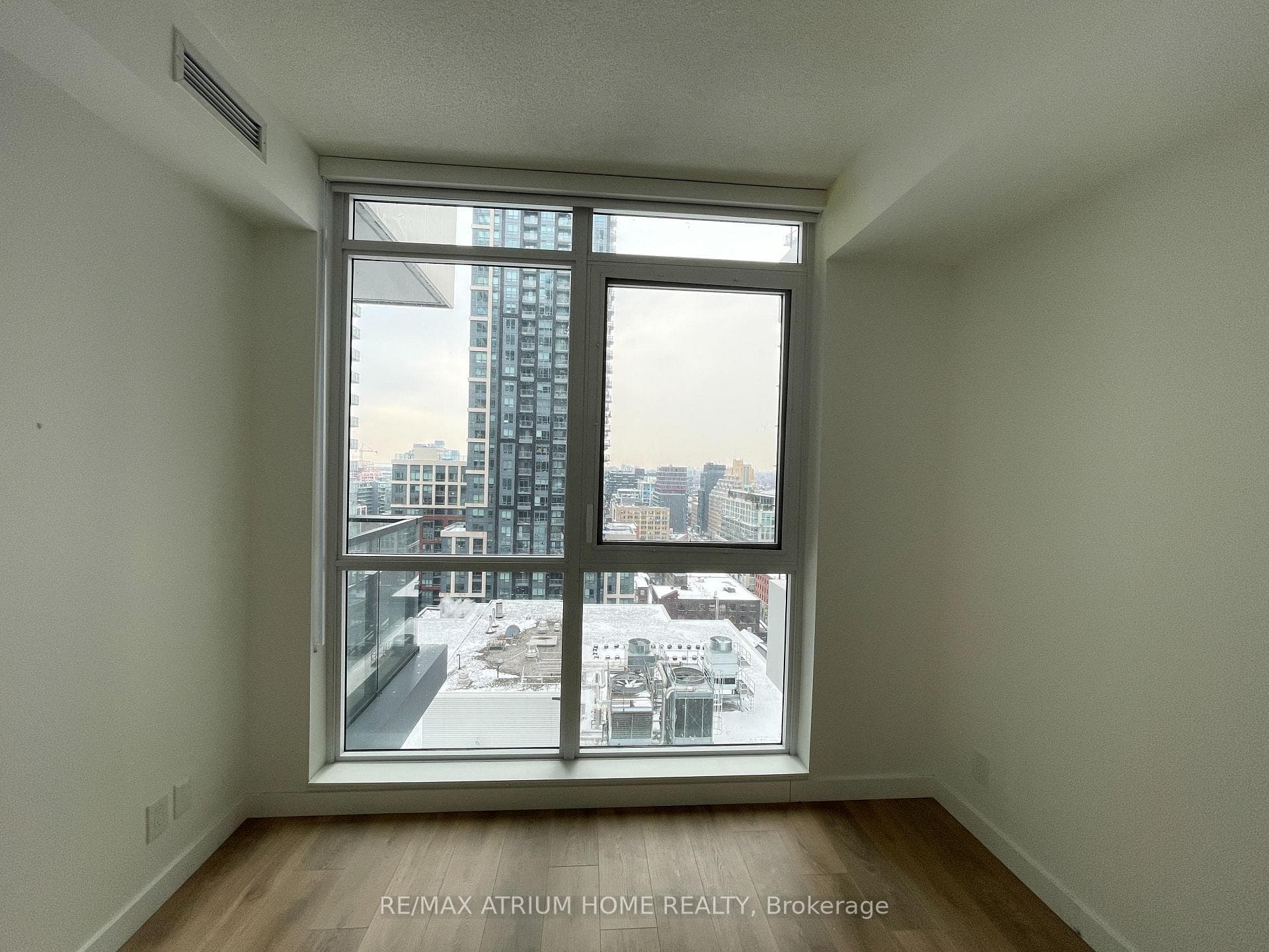 38 Widmer Street Unit 2208 - Condo photo 14 of 21 in Downtown Toronto / Waterfront, Ontario